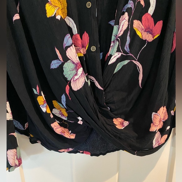 Flowered Top - Picture 3 of 11